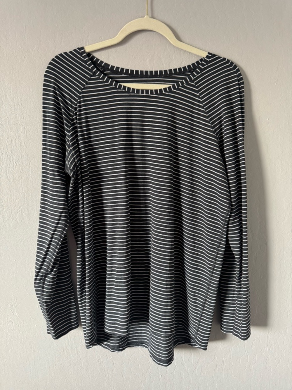 Lululemon Striped Black & White Long Sleeve Women's Athletic Top Sz XL